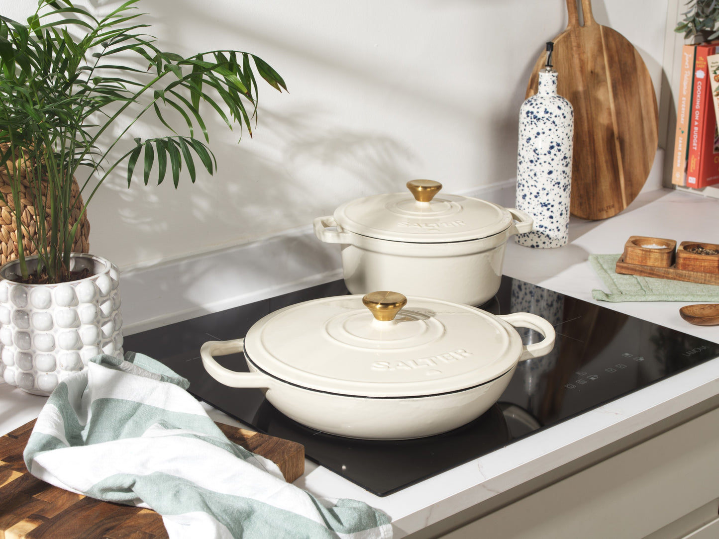 Salter Chester 30cm Shallow Cast Iron Casserole Pot – Cream
